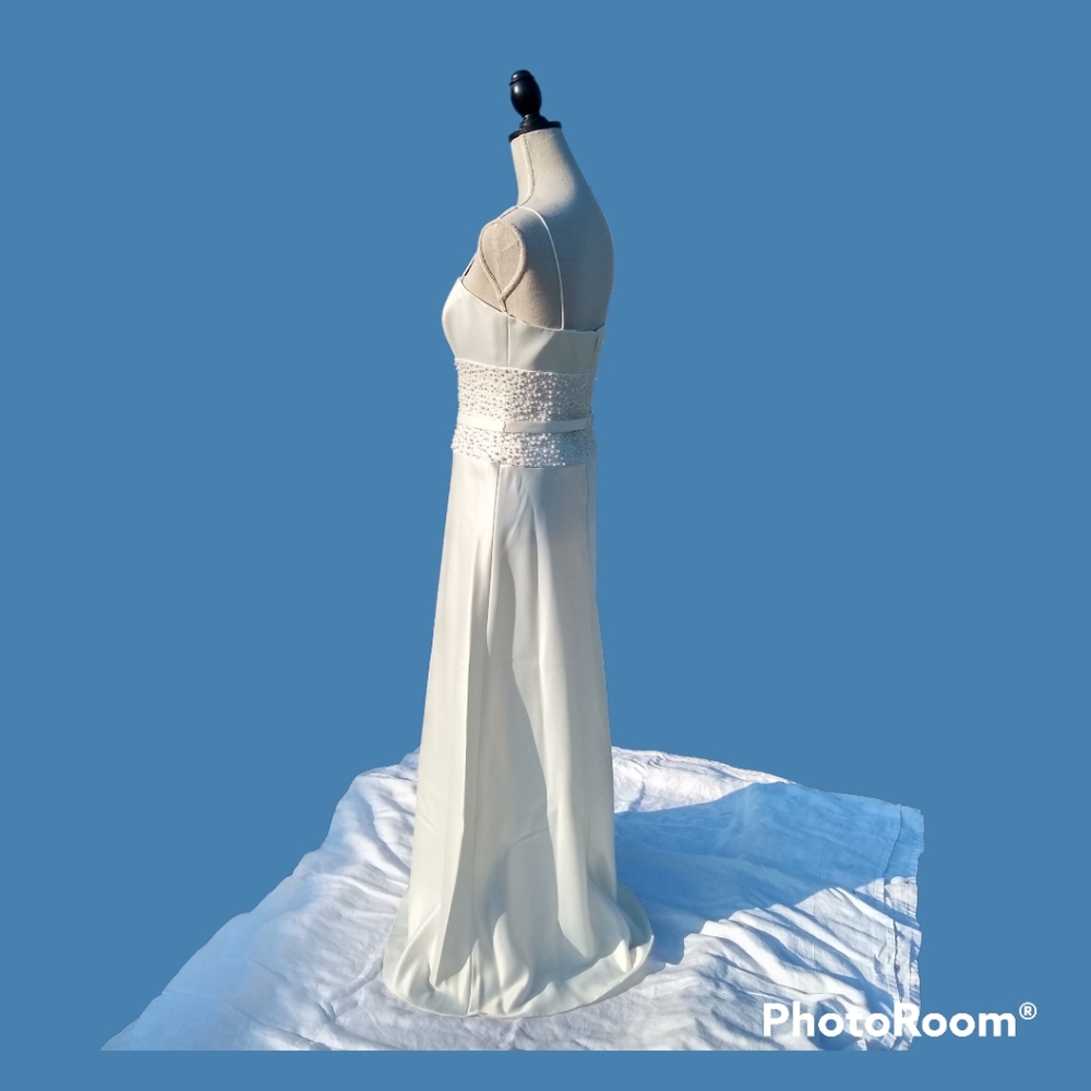 Wedding Dress - Picture 6 of 15
